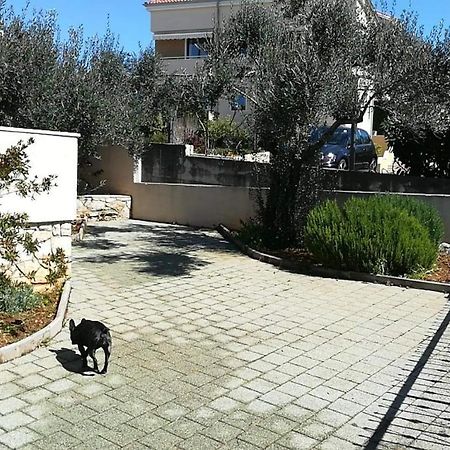 Apartman Vera Cres Exterior foto
