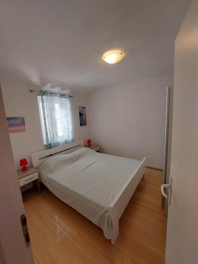 Apartman Vera Cres Exterior foto
