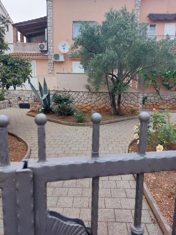 Apartman Vera Cres Exterior foto