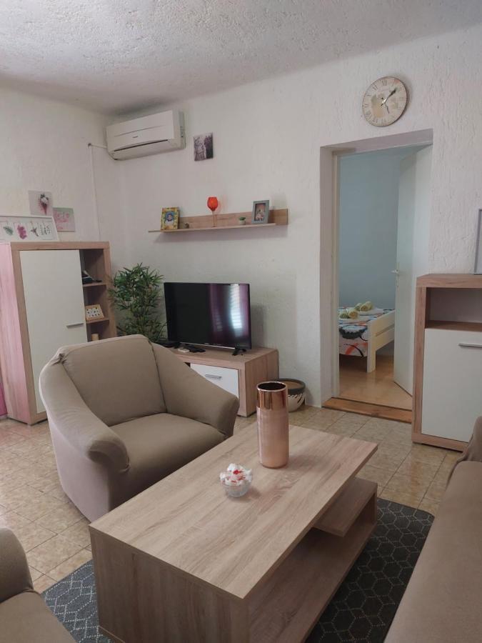 Apartman Vera Cres Exterior foto